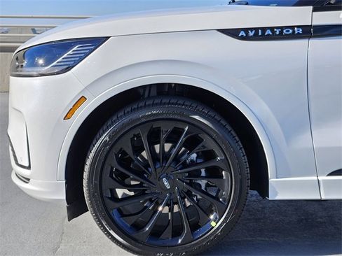 New 2026 Lincoln Aviator Reserve image 9