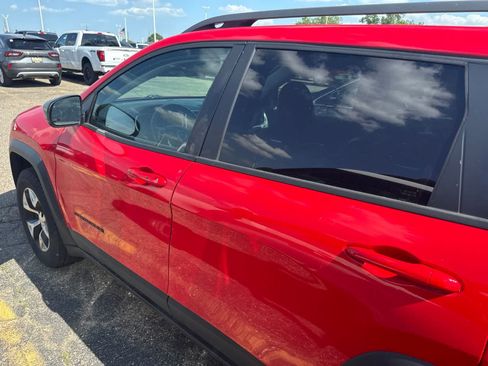 Used 2018 Jeep Cherokee Trailhawk w/ Comfort/Convenience Group AWD/4WD image 15