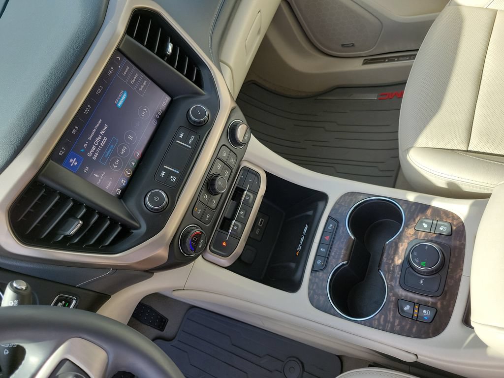 Used 2020 GMC Acadia Denali w/ Technology Package FWD image 35