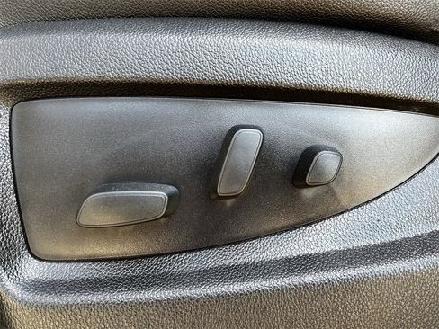 Used 2017 GMC Yukon SLT image 24