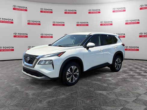 Used 2023 Nissan Rogue SV FWD image 1