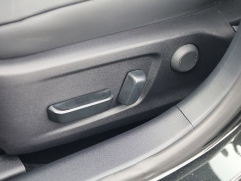 Used 2025 Lexus IS 350 F Sport w/ Navigation Package image 32