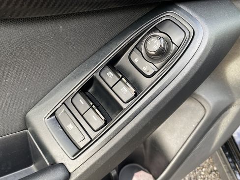 Used 2023 Subaru Crosstrek 2.0i image 18