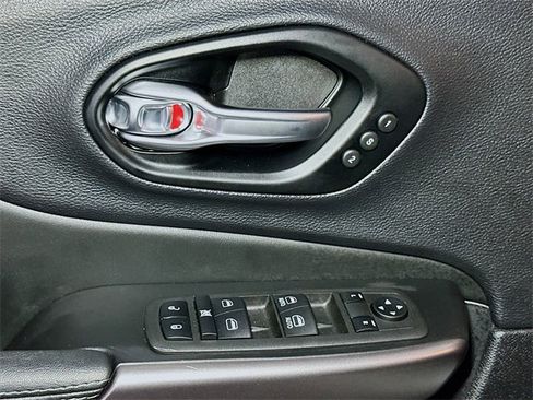 Used 2022 Jeep Cherokee Limited image 15