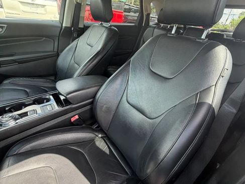 Used 2019 Ford Edge Titanium FWD image 11