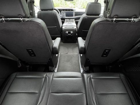Used 2024 GMC Yukon Denali AWD/4WD image 14