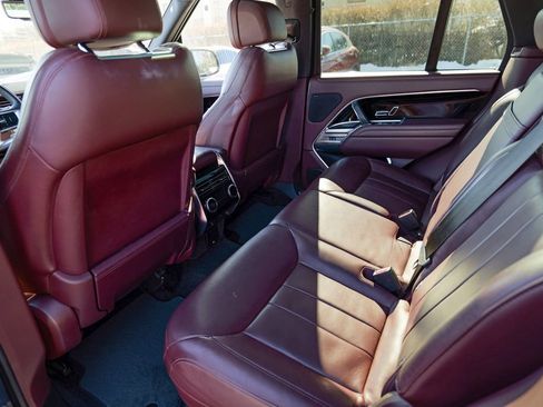 Used 2023 Land Rover Range Rover SE image 25