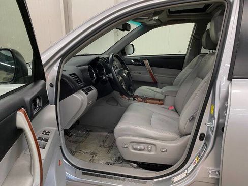 Used 2009 Toyota Highlander Limited AWD/4WD image 10