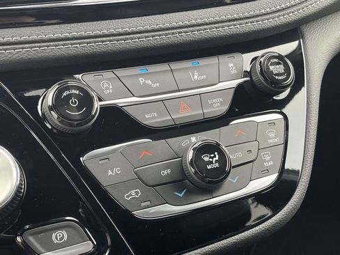 New 2026 Chrysler Pacifica Select FWD image 22