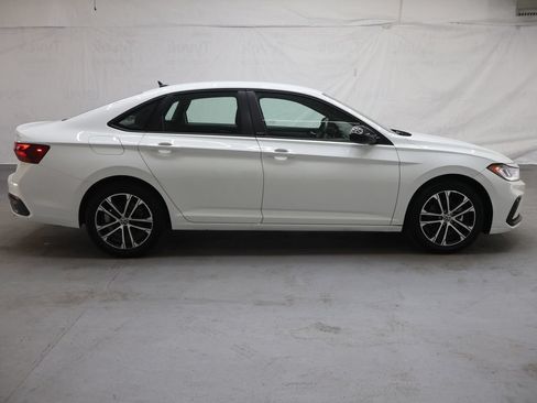 Used 2025 Volkswagen Jetta Sport FWD image 8