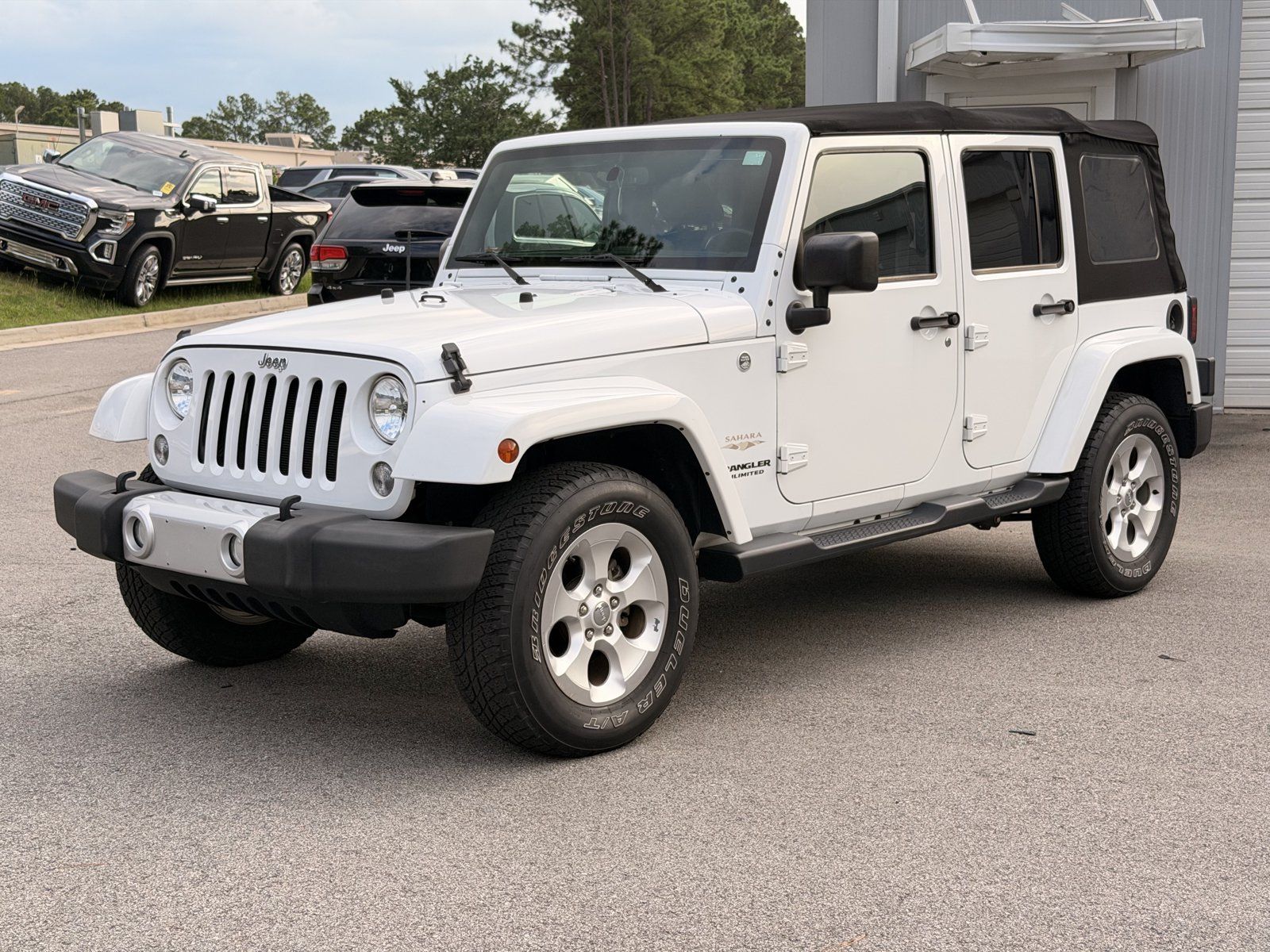 Used 2015 Jeep Wrangler Unlimited Sahara w/ Dual Top Group AWD/4WD image 7