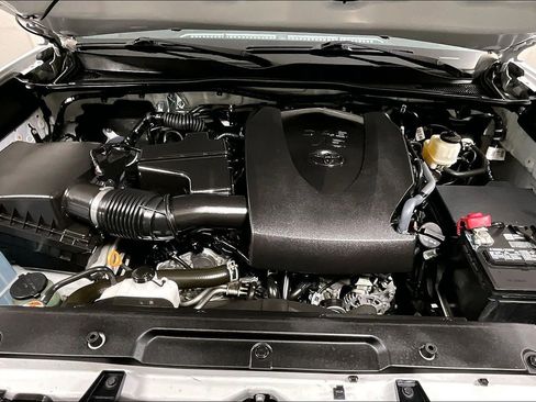 Used 2020 Toyota Tacoma TRD Sport image 9