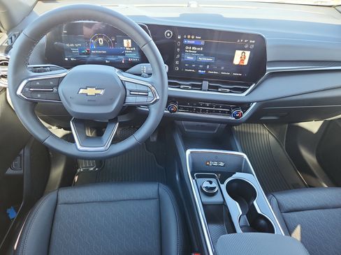 New 2026 Chevrolet Equinox LT w/ Convenience Package II FWD image 8