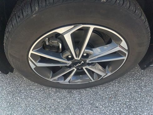 Certified 2023 Kia Forte LXS image 5