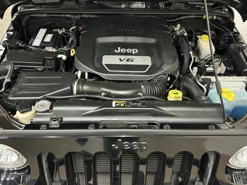 Used 2017 Jeep Wrangler Unlimited Sport image 16