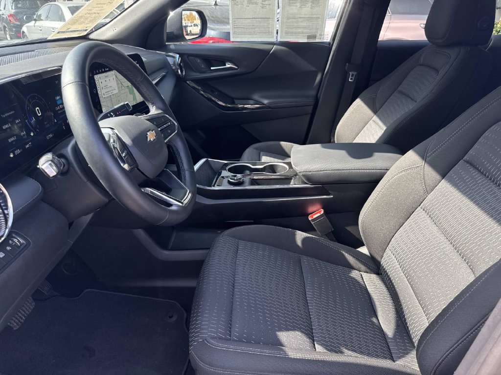 Used 2026 Chevrolet Equinox LT AWD/4WD image 17