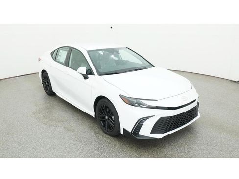 Used 2026 Toyota Camry SE FWD image 13