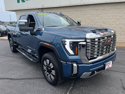 Used 2025 GMC Sierra 3500 Denali w/ Denali Reserve Package AWD/4WD image 2