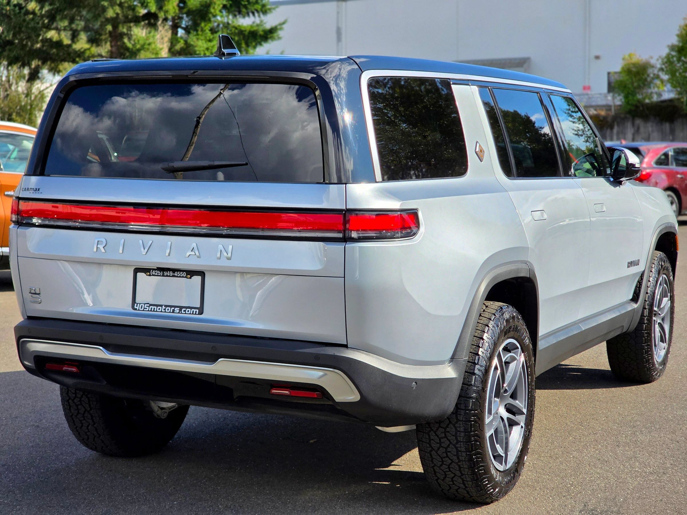 Used 2025 Rivian R1S Adventure Dual AWD/4WD image 12