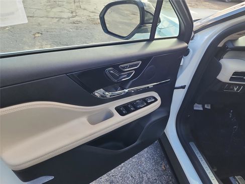 New 2026 Lincoln Corsair Premiere image 12