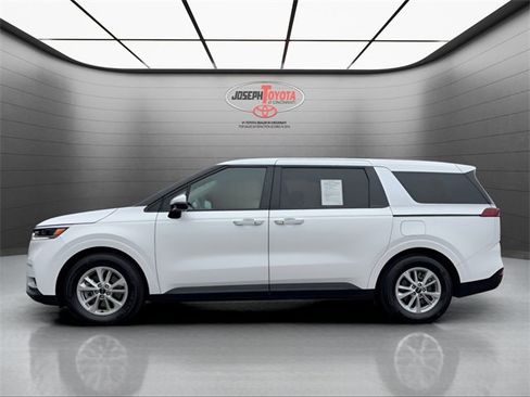 Used 2024 Kia Carnival LX image 10