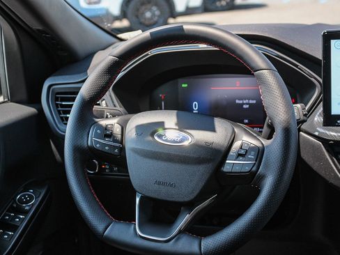 Used 2025 Ford Escape ST-Line w/ Equipment Group 301A image 16