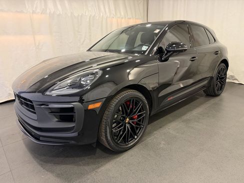 Certified 2023 Porsche Macan GTS image 1