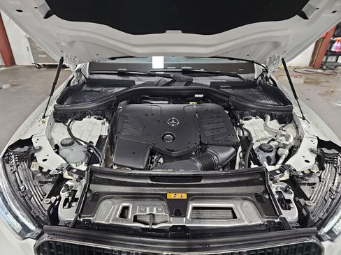 Certified 2025 Mercedes-Benz GLC 300 4MATIC image 32