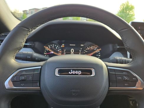 Used 2024 Jeep Compass Latitude AWD/4WD image 29