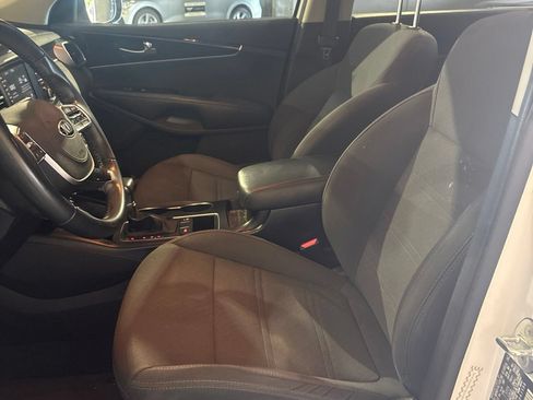 Used 2020 Kia Sorento S FWD image 11