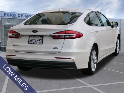 Used 2020 Ford Fusion SE FWD image 4