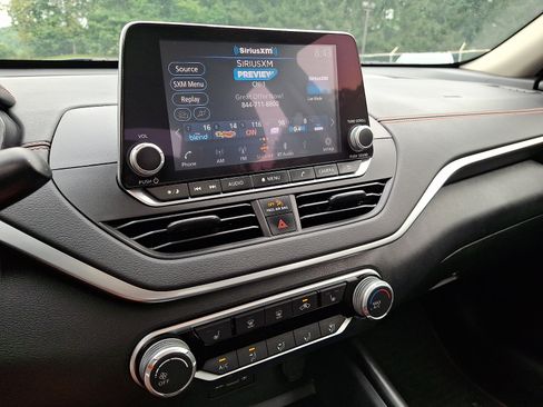 Used 2020 Nissan Altima 2.5 SR w/ Premium Package FWD image 23