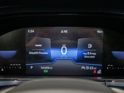 Used 2023 Volkswagen Taos SE w/ Panoramic Sunroof Package FWD image 14