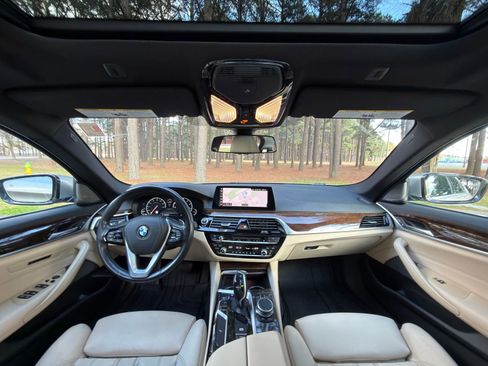 Used 2019 BMW 530i w/ Executive Package image 2