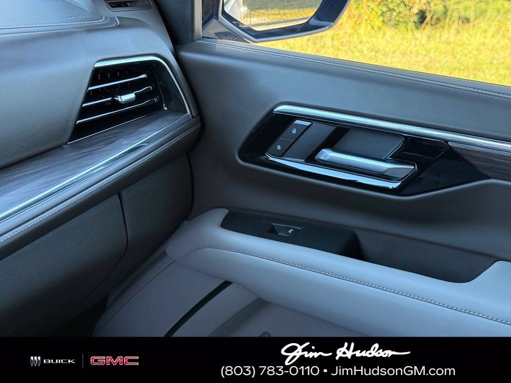 Used 2025 Chevrolet Suburban Z71 w/ Z71 Off-Road Package AWD/4WD image 37