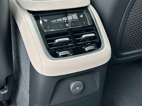 New 2026 Volvo XC90 T8 Ultra w/ Lounge Package AWD/4WD image 10