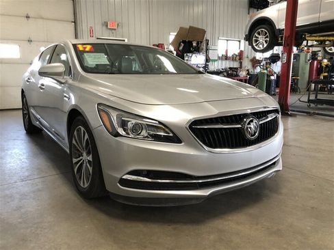 Used 2017 Buick LaCrosse Essence image 4