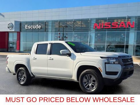Used 2025 Nissan Frontier SV AWD/4WD image 1