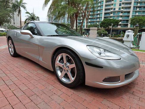 Used 2005 Chevrolet Corvette Coupe w/ Preferred Equipment Group RWD image 17
