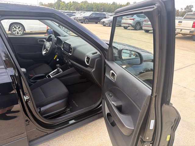 Used 2026 Hyundai Venue SE FWD image 18