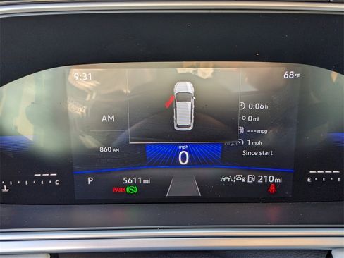 Certified 2025 Volkswagen Taos SE image 33