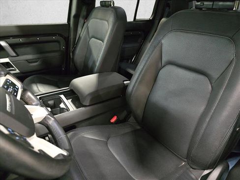 Certified 2024 Land Rover Defender 130 X-Dynamic SE image 15