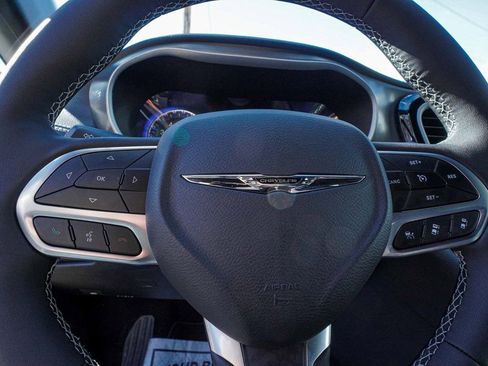 New 2026 Chrysler Pacifica Select image 23