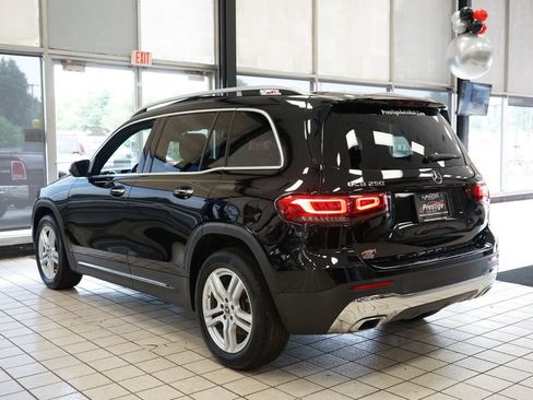 Used 2023 Mercedes-Benz GLB 250 4MATIC w/ Premium Package image 4