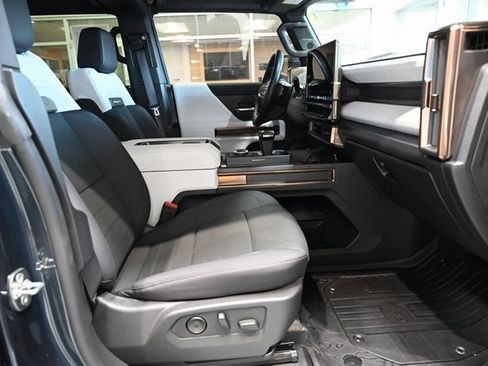 Used 2025 GMC Hummer EV 2X w/ LPO, Dark Essentials Package image 12