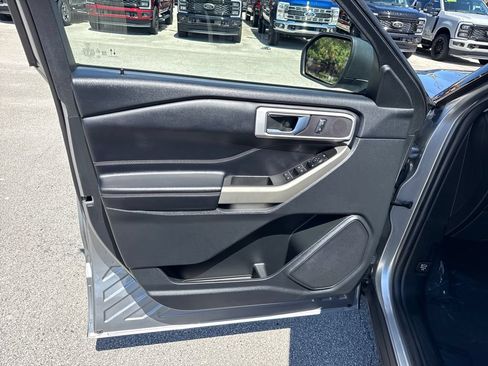 Used 2021 Ford Explorer XLT w/ Equipment Group 202A RWD image 14