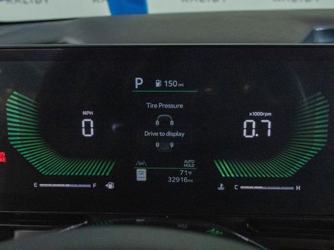 Used 2025 Kia Carnival image 15