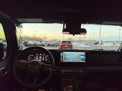 Used 2024 Jeep Gladiator Mojave w/ Convenience Group image 14