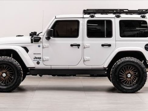 Used 2023 Jeep Wrangler Unlimited Sahara w/ Cold Weather Group AWD/4WD image 12