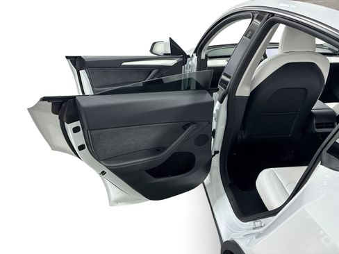 Certified 2023 Tesla Model Y Long Range AWD/4WD image 10